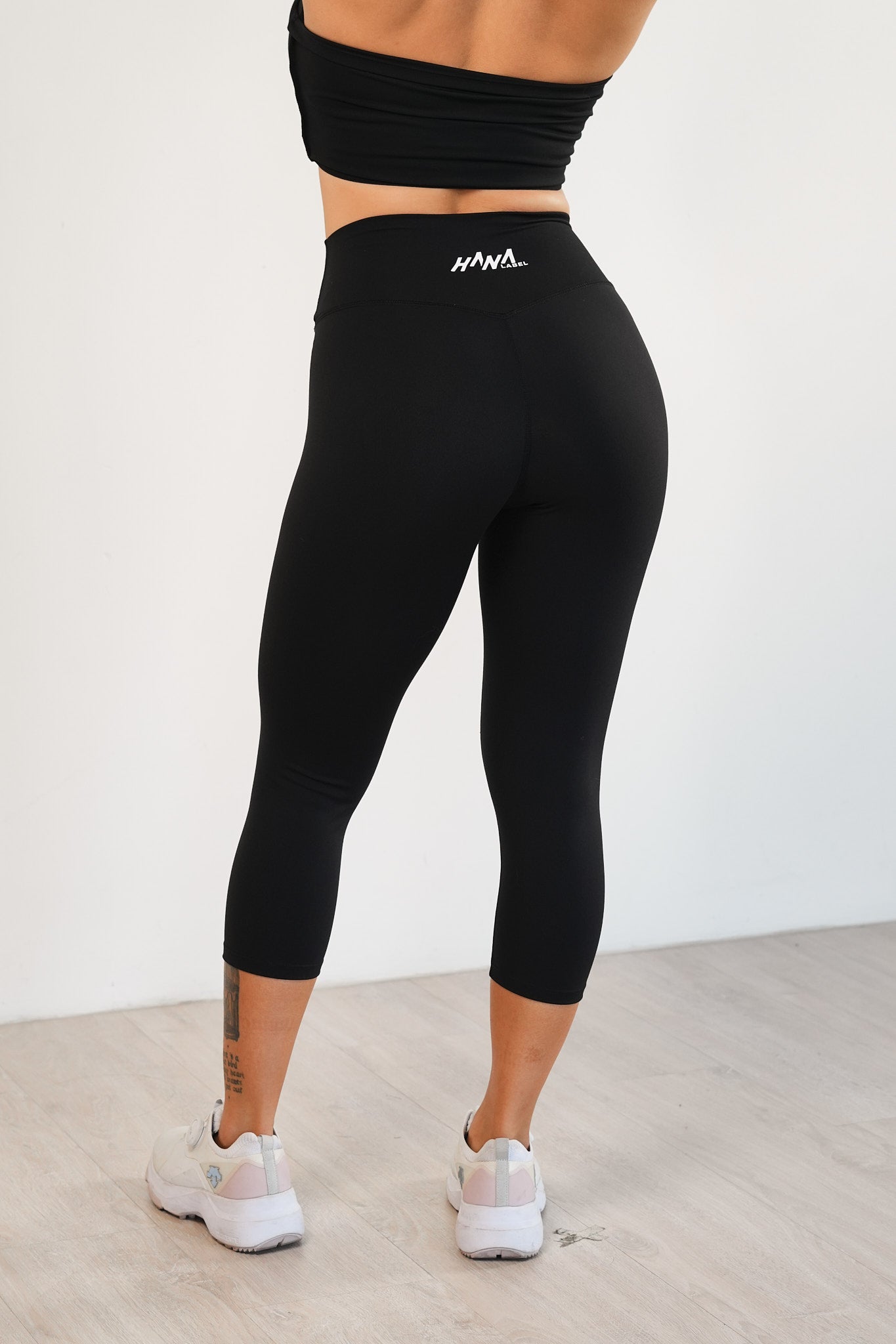 Quần 20S Capri Legging - Đen